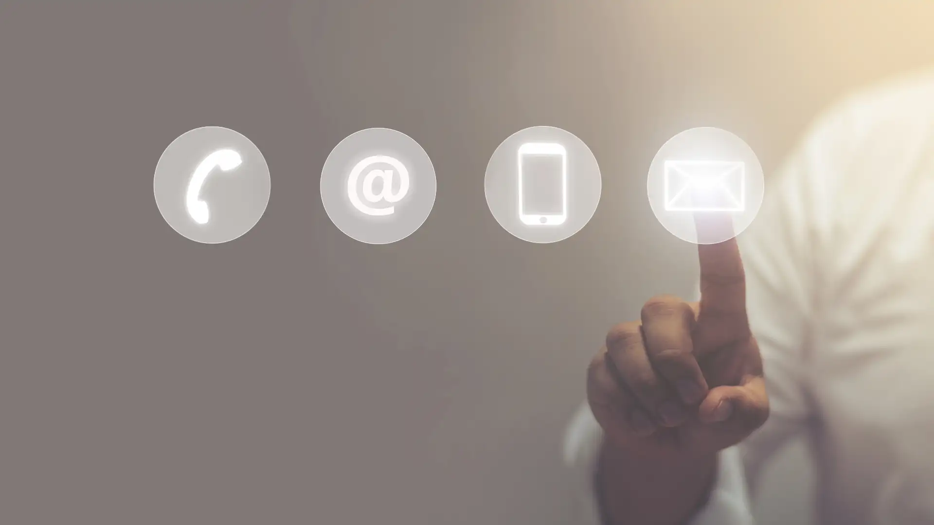 sormi osoittaa sähköposti ikonia ja valittavissa on lisäksi muita ikoneita